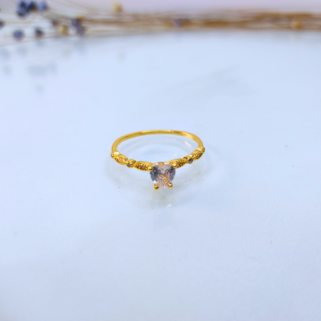 solitario com pedra de coração pequeno 3mm com pedra cravejada na lateral, folheado a ouro 18k